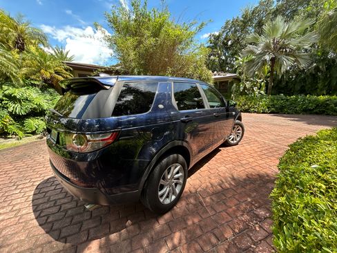 Used 2017 Land Rover Discovery Sport HSE image 6