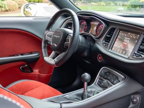 Used 2015 Dodge Challenger SRT Hellcat image 17