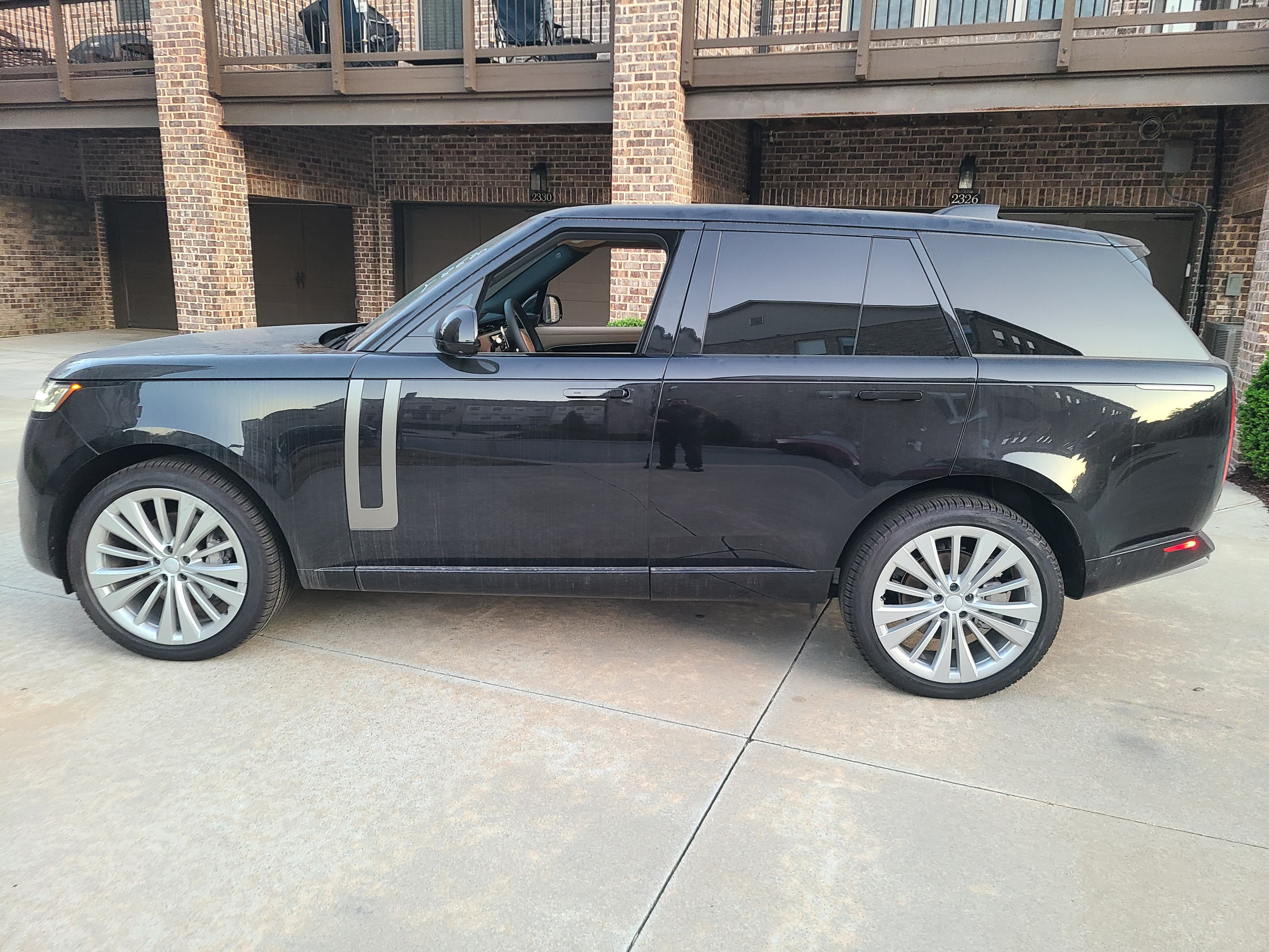 Used 2024 Land Rover Range Rover SE AWD/4WD image 5