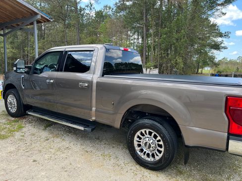Used 2021 Ford F350 XLT w/ XLT Premium Package image 9