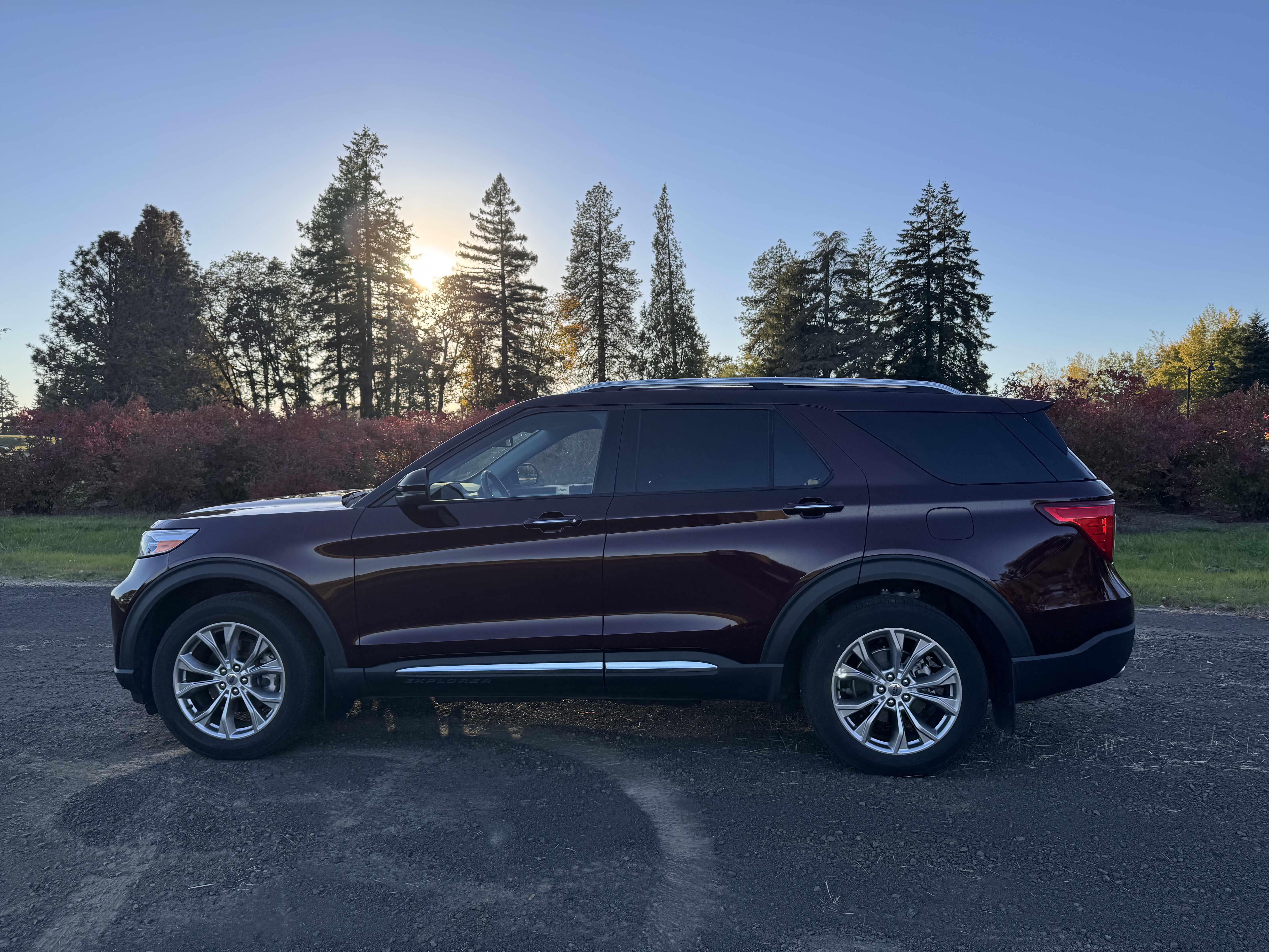 Used 2022 Ford Explorer Limited w/ Equipment Group 301A AWD/4WD image 1
