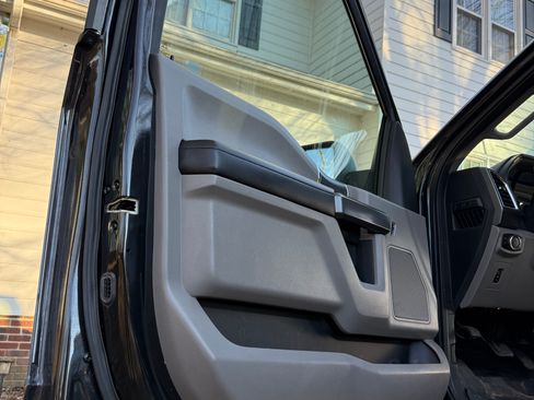 Used 2015 Ford F150 XLT w/ Equipment Group 302A Luxury image 12