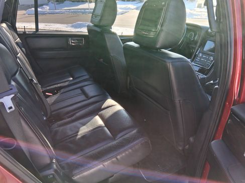 Used 2016 Lincoln Navigator Reserve image 13