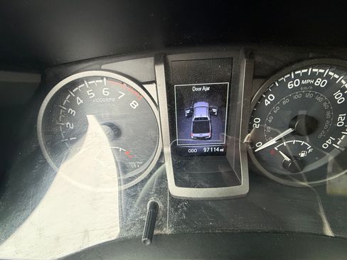 Used 2017 Toyota Tacoma TRD Sport w/ Tow Package (A/T) image 14