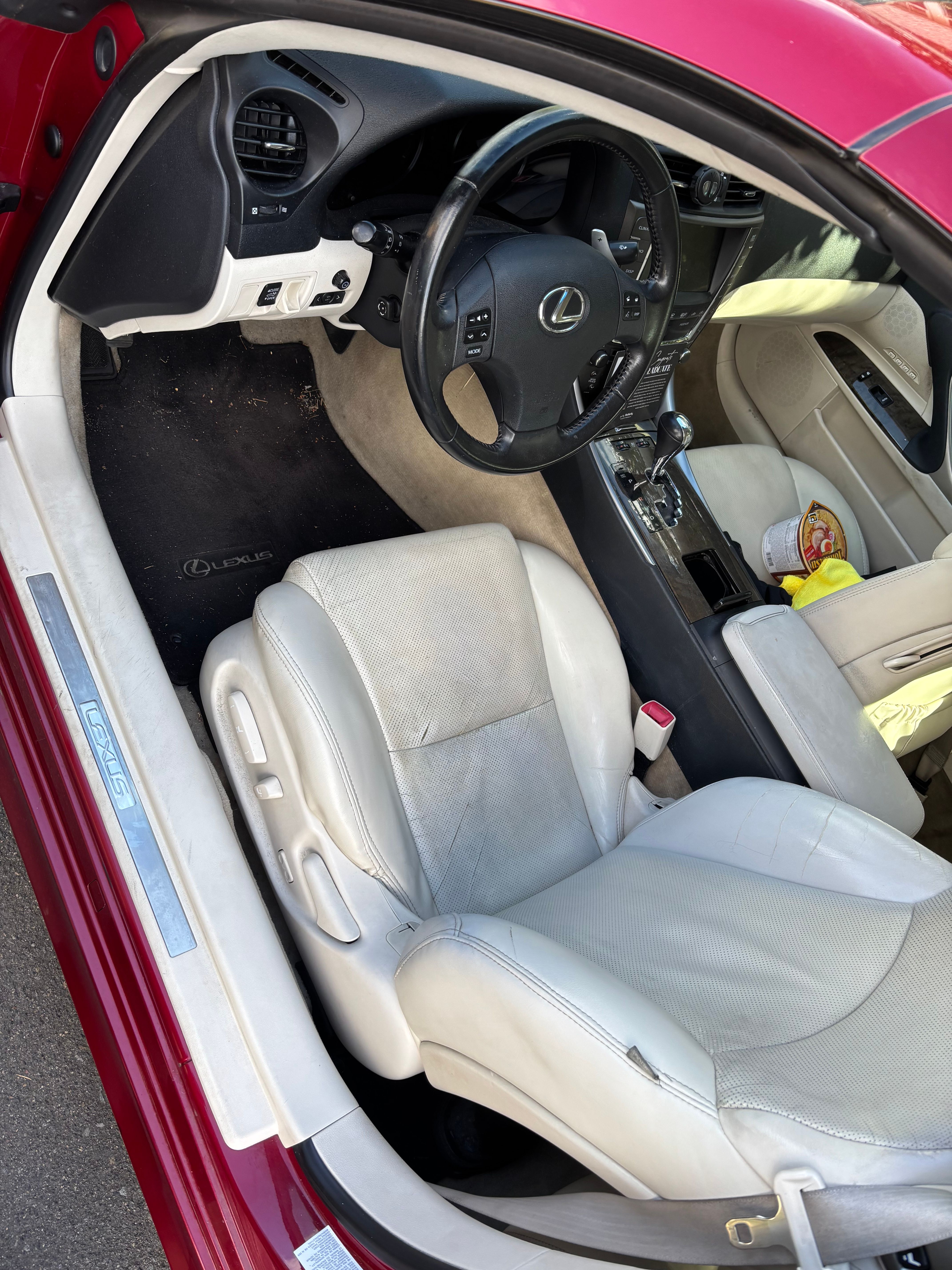 Used 2010 Lexus IS 250C w/ Luxury Pkg RWD image 10