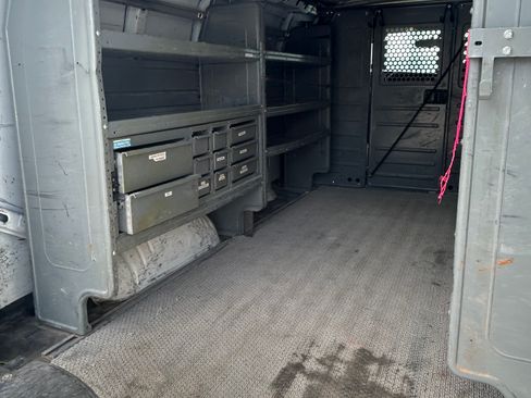 Used 2015 Chevrolet Express 2500 RWD image 6