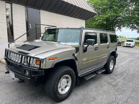 Used 2003 HUMMER H2 w/ Preferred Equipment Group AWD/4WD image 2