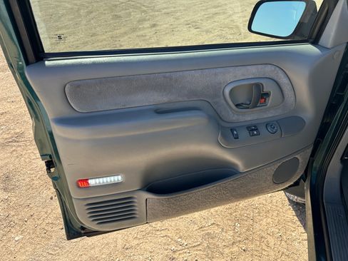 Used 1998 Chevrolet Silverado 1500 LS w/ Preferred Equipment Group 2 image 27