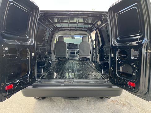 Used 2010 Ford E-250 and Econoline 250 image 15