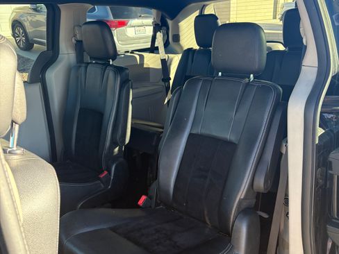 Used 2017 Dodge Grand Caravan SXT FWD image 8