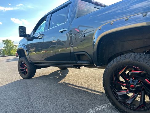 Used 2020 Chevrolet Silverado 2500 LTZ w/ LTZ Premium Package AWD/4WD image 6