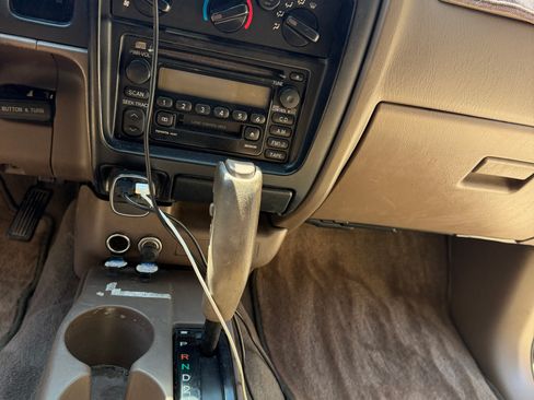 Used 2001 Toyota Tacoma PreRunner RWD image 9