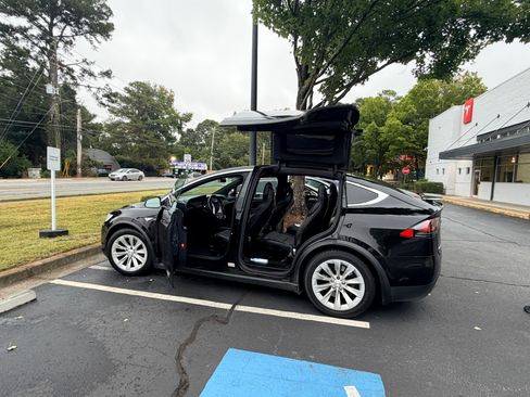 Used 2016 Tesla Model X 60D image 10