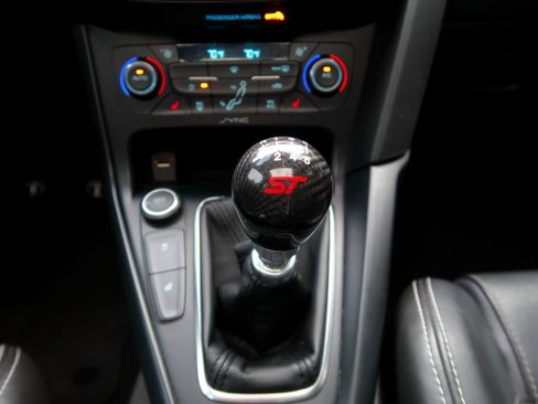 Used 2017 Ford Focus ST w/ Equipment Group 402A FWD image 25