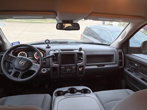 Used 2018 RAM 2500 Tradesman w/ Chrome Appearance Group image 5