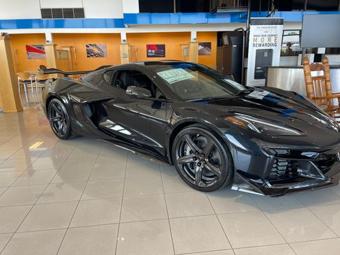 Used 2024 Chevrolet Corvette Z06 w/ Z07 Performance Package image 10