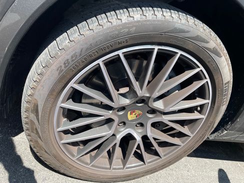Used 2019 Porsche Cayenne S image 13