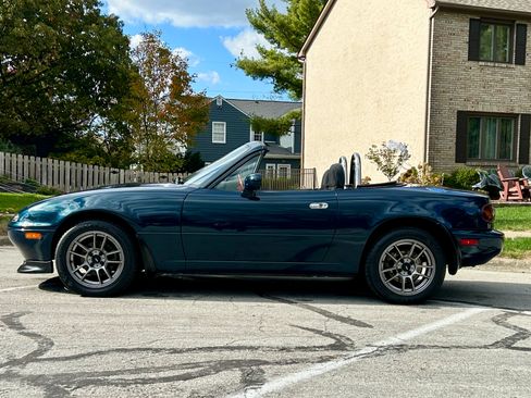 Used 1997 MAZDA MX-5 Miata image 10