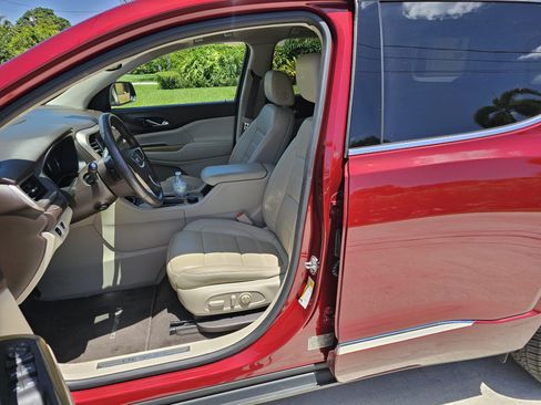 Used 2017 GMC Acadia Denali w/ Technology Package FWD image 10