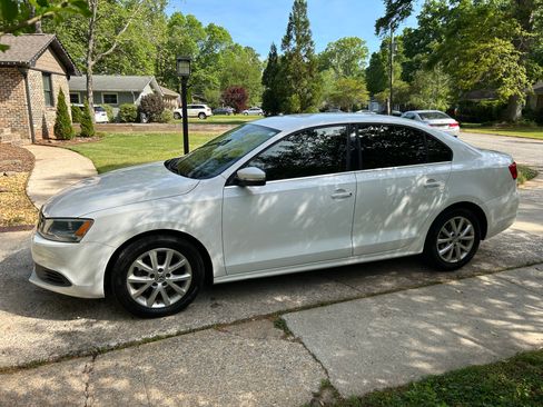 Used 2014 Volkswagen Jetta SE image 1
