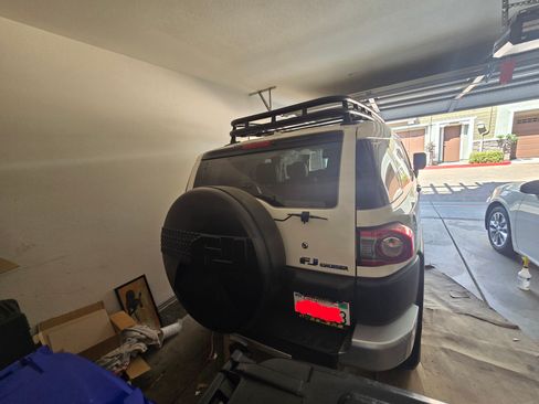 Used 2014 Toyota FJ Cruiser Sport Utility 2D w/ Convenience Package image 5