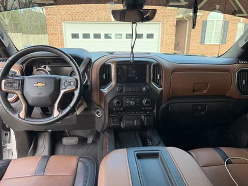 Used 2021 Chevrolet Silverado 1500 High Country w/ Technology Package image 11