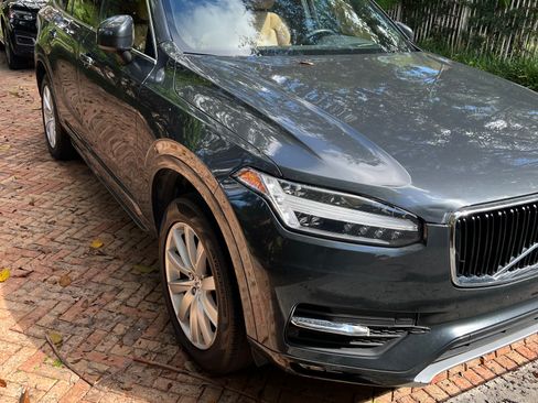 Used 2017 Volvo XC90 T6 Momentum w/ Vision Package image 5