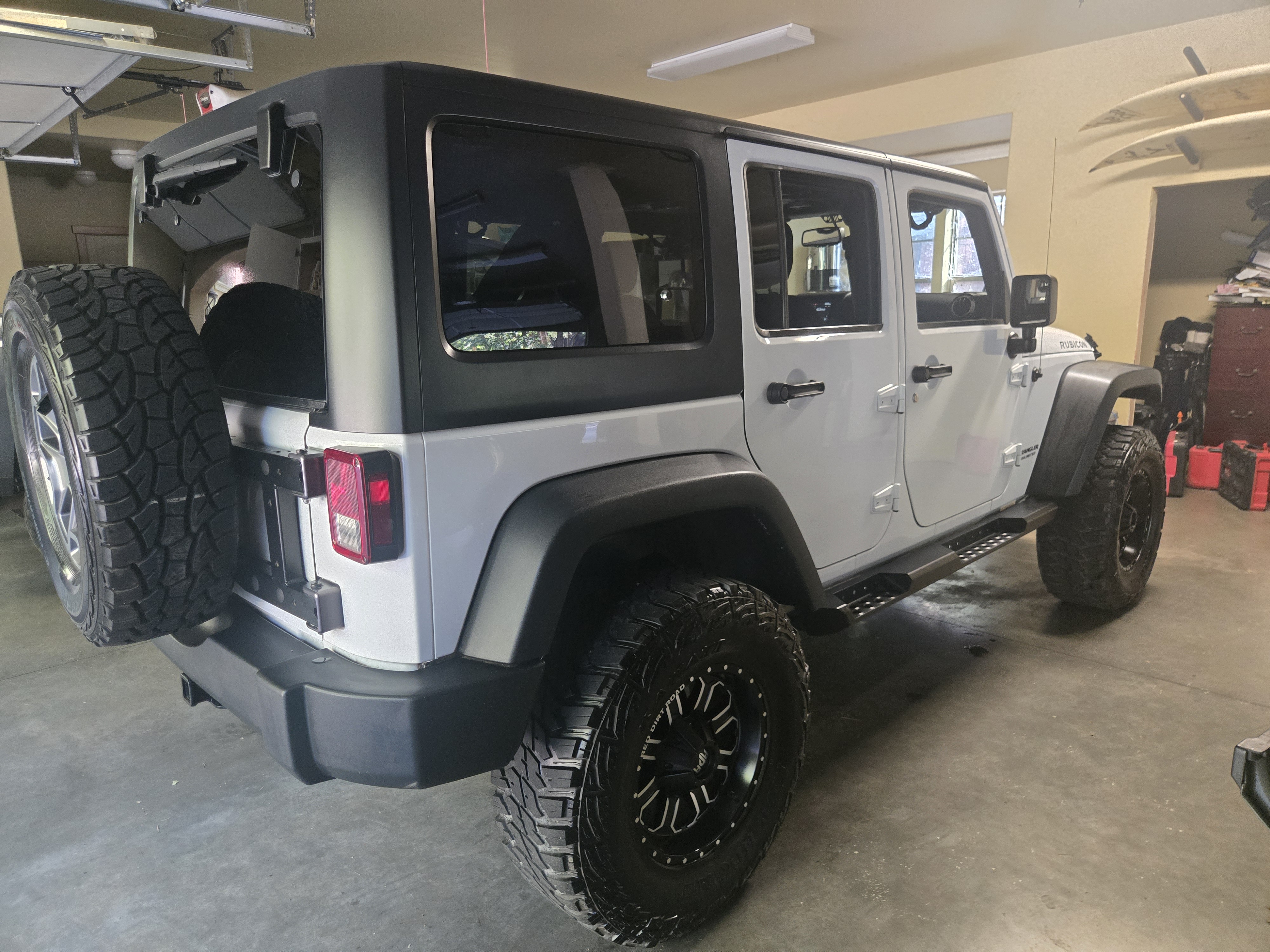 Used 2015 Jeep Wrangler Unlimited Rubicon w/ Connectivity Group AWD/4WD image 4