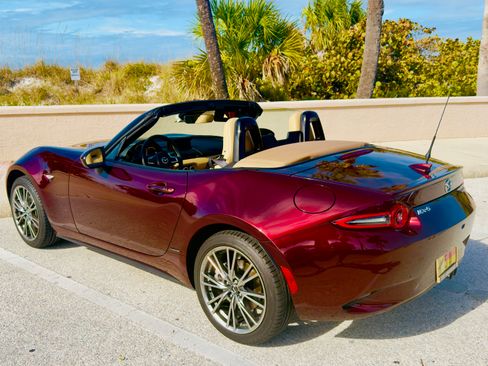 Used 2025 MAZDA MX-5 Miata image 14