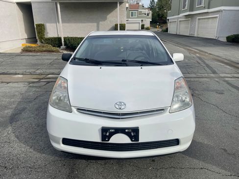 Used 2009 Toyota Prius Hatchback 4D image 2