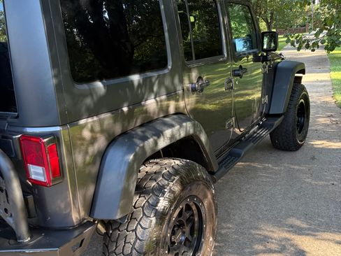 Used 2014 Jeep Wrangler Unlimited Rubicon w/ Connectivity Group AWD/4WD image 5