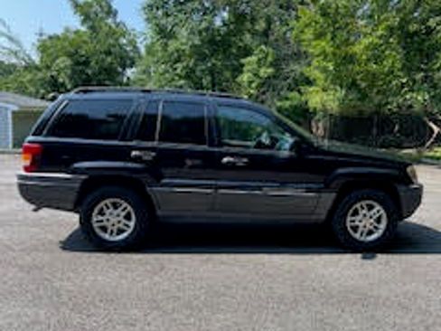 Used 2004 Jeep Grand Cherokee Laredo w/ Tan Your Hide Group image 1