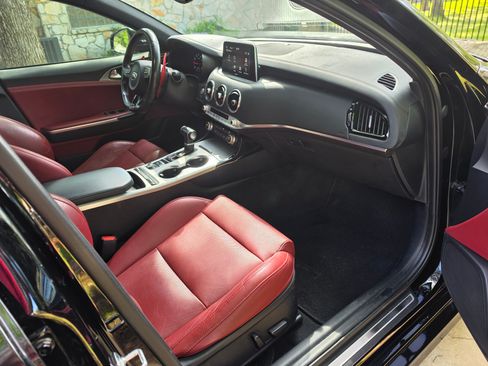 Used 2019 Kia Stinger GT1 RWD image 9