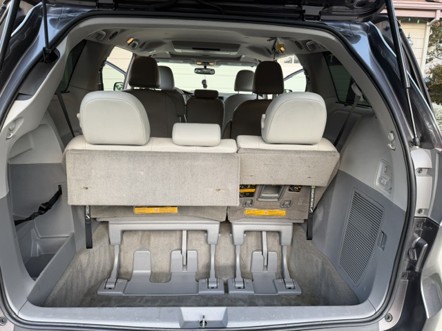 Used 2013 Toyota Sienna XLE w/ Premium Pkg FWD image 12
