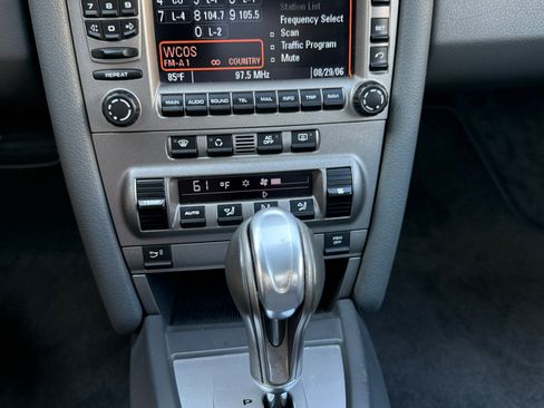 Used 2005 Porsche 911 Carrera image 10