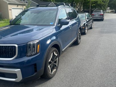 Used 2024 Kia Telluride EX w/ EX Captain's Chair Package