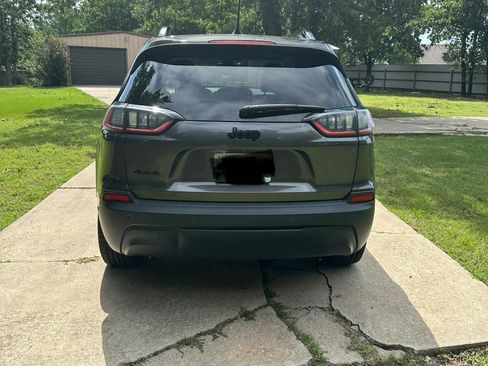 Used 2019 Jeep Cherokee Latitude Plus AWD/4WD image 4
