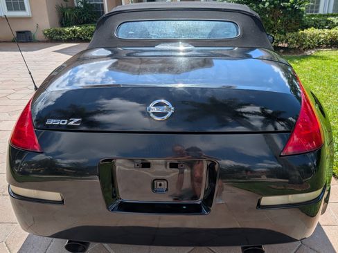 Used 2004 Nissan 350Z Touring image 11