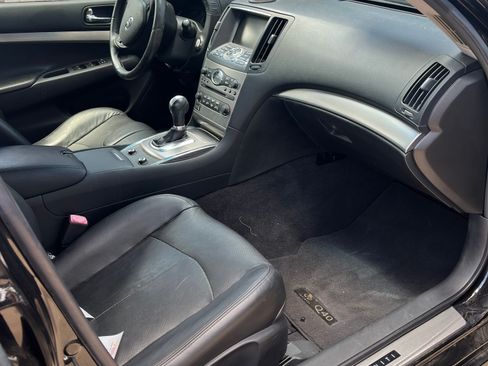 Used 2015 INFINITI Q40 w/ Moonroof Package RWD image 8