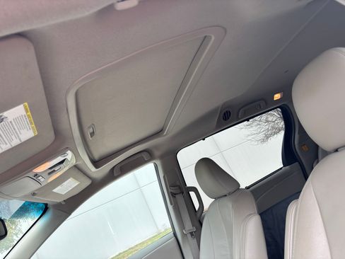 Used 2011 Toyota Sienna XLE image 10