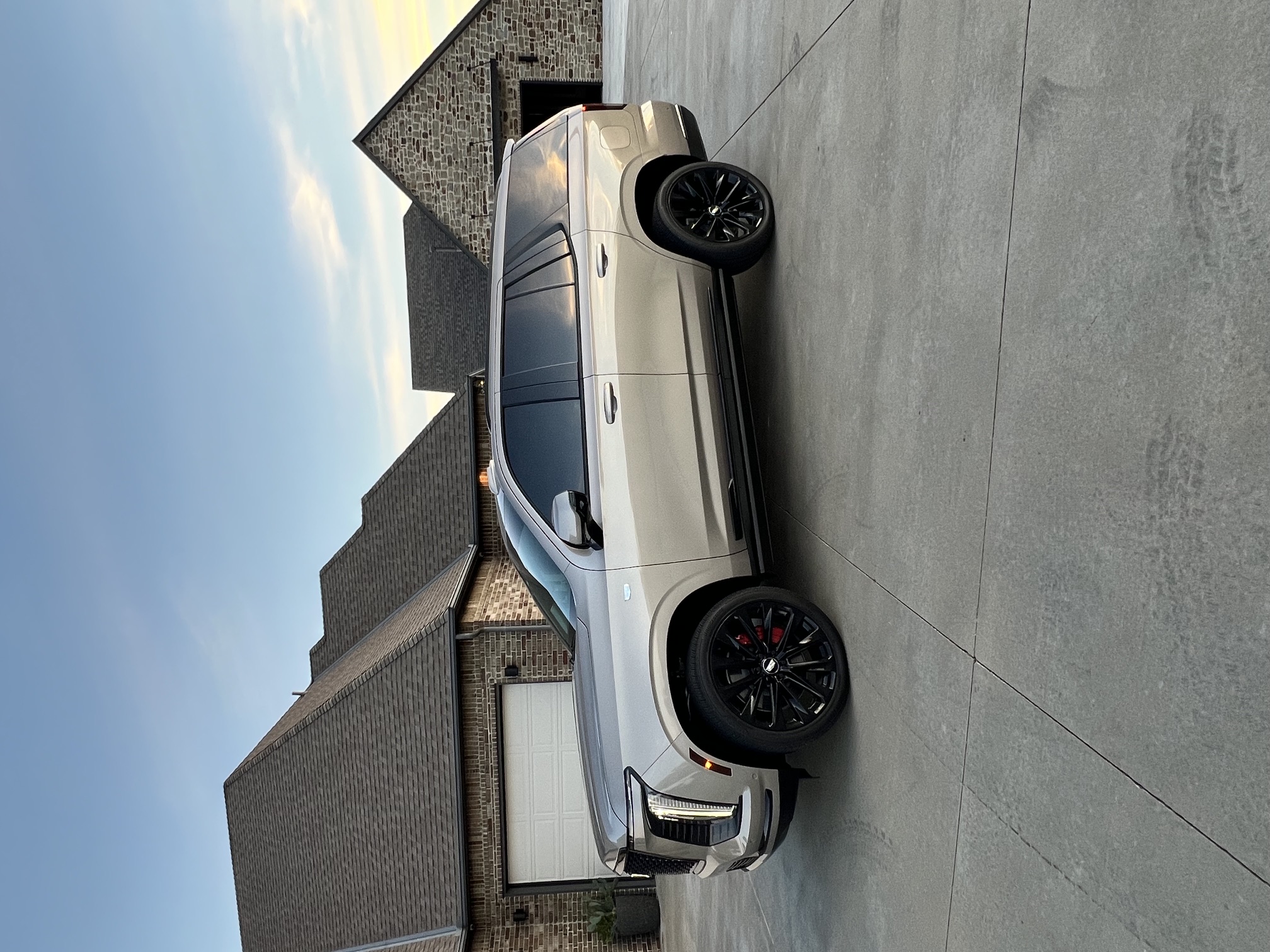 Used 2025 Cadillac Escalade Sport Platinum w/ LPO, ONYX Package AWD/4WD image 1