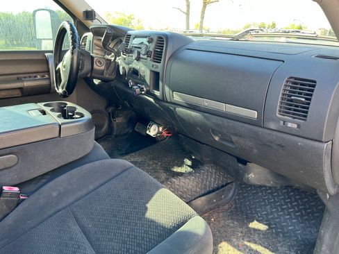 Used 2008 Chevrolet Silverado 2500 LT w/ 1LT Convenience Package AWD/4WD image 10