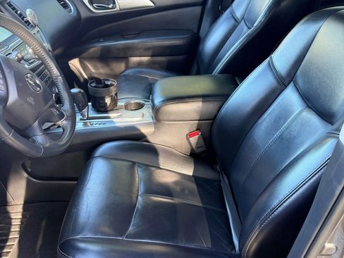 Used 2018 Nissan Pathfinder SL FWD image 5