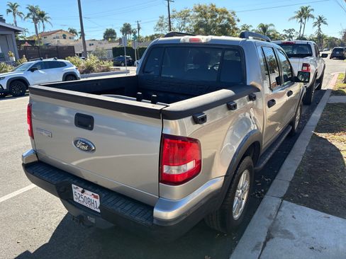 Used 2008 Ford Explorer Sport Trac XLT image 2