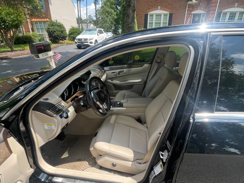 Used 2014 Mercedes-Benz E 350 4MATIC Sedan image 8