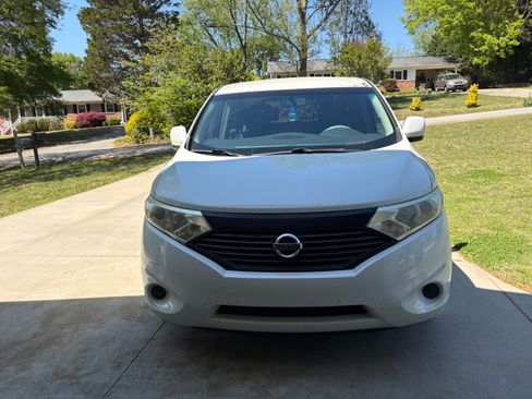 Used 2014 Nissan Quest S image 2
