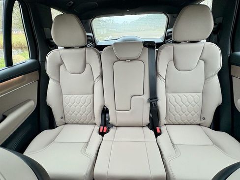 Used 2025 Volvo XC90 T8 Ultra w/ Protection Package Premier AWD/4WD image 5