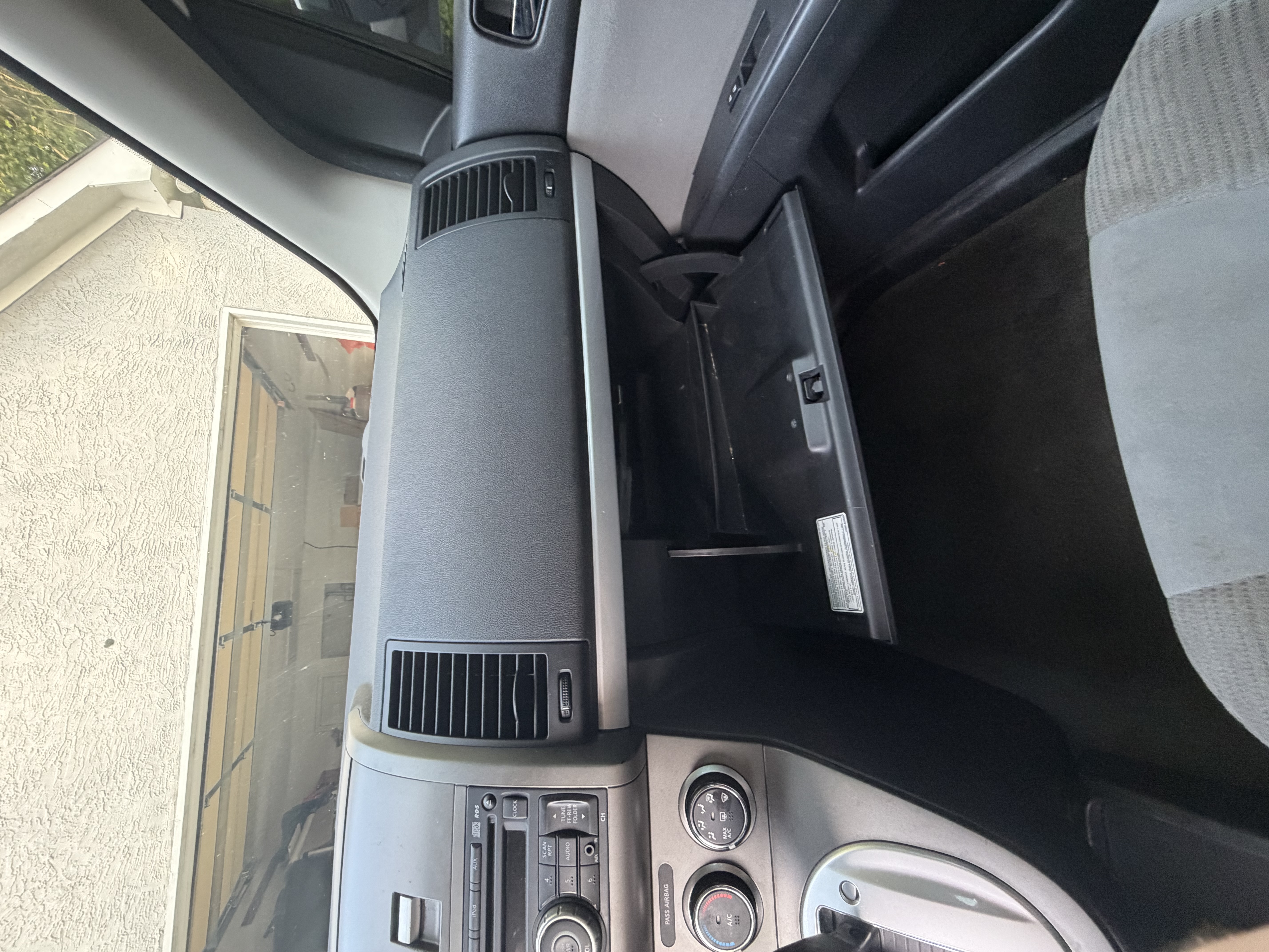 Used 2010 Nissan Sentra 2.0 SR w/ Convenience Pkg FWD image 19