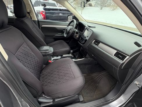 Used 2018 Mitsubishi Outlander ES image 11