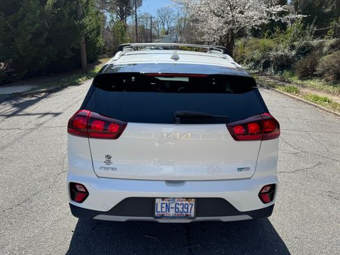 Used 2022 Kia Niro LXS image 5